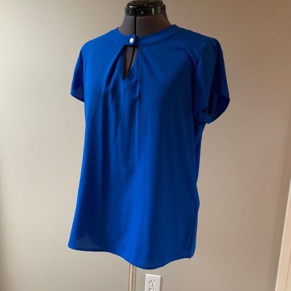 NWOT CK Dacian Keyhole Detail Blouse - Picture 2 of 9